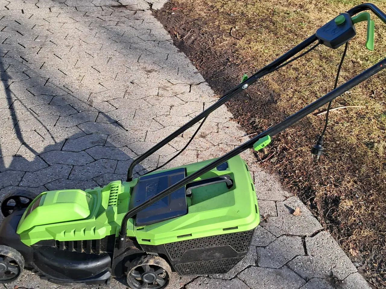 Billede 6 - Plæneklipper og dykpumpe 