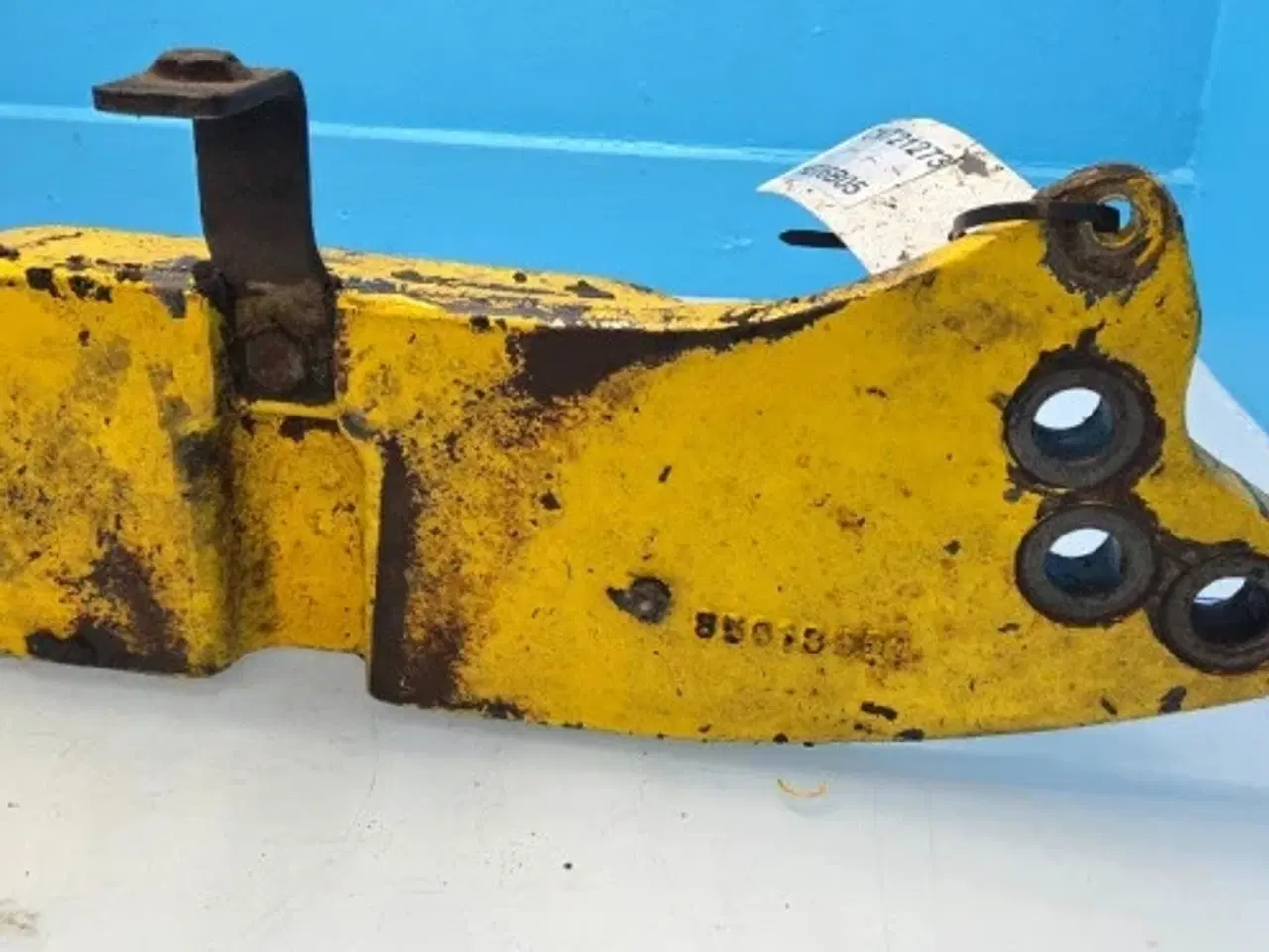 Billede 13 - New Holland LB115B Fastspændingsplade 85803617