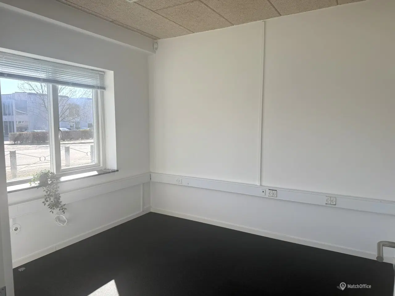 Billede 4 - Super godt indrettet kontor!