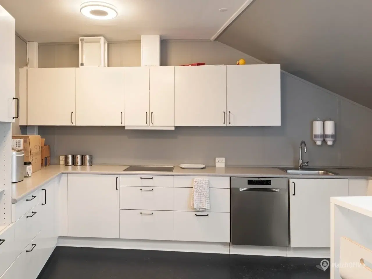 Billede 4 - Lyst og indbydende kontorlokale