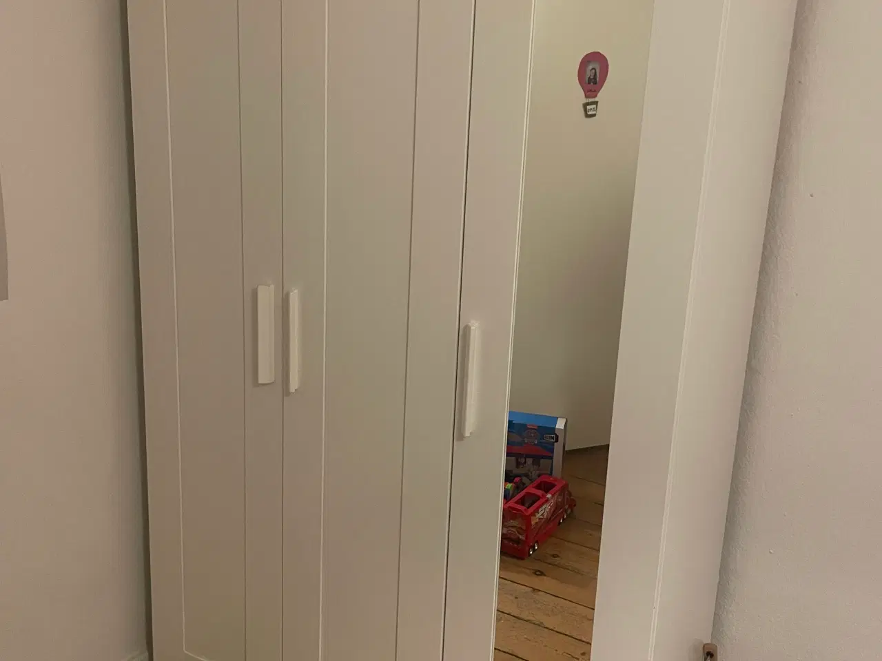 Billede 1 - Ikea Garderobeskab med 3 døre
