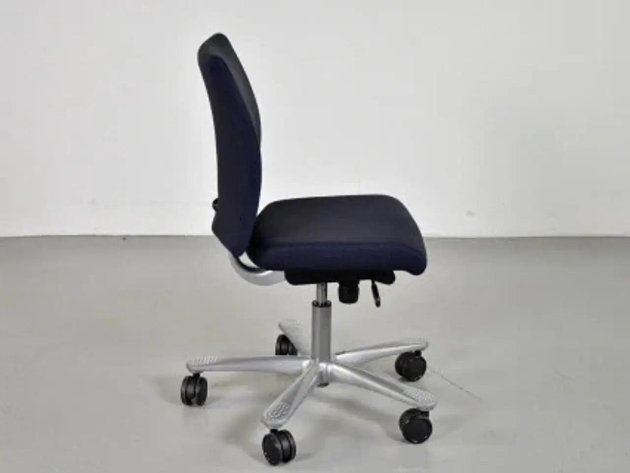 Billede 4 - Häg h04 kontorstol med sort/blå polster og alugråt stel