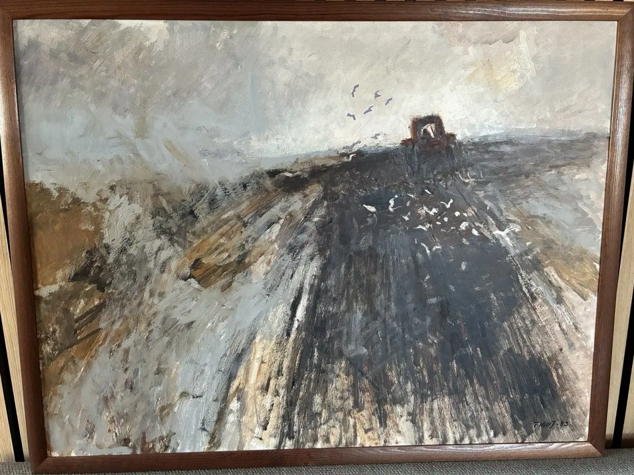 Billede 1 - Maleri fra 1983 med dramatisk landskab og traktor