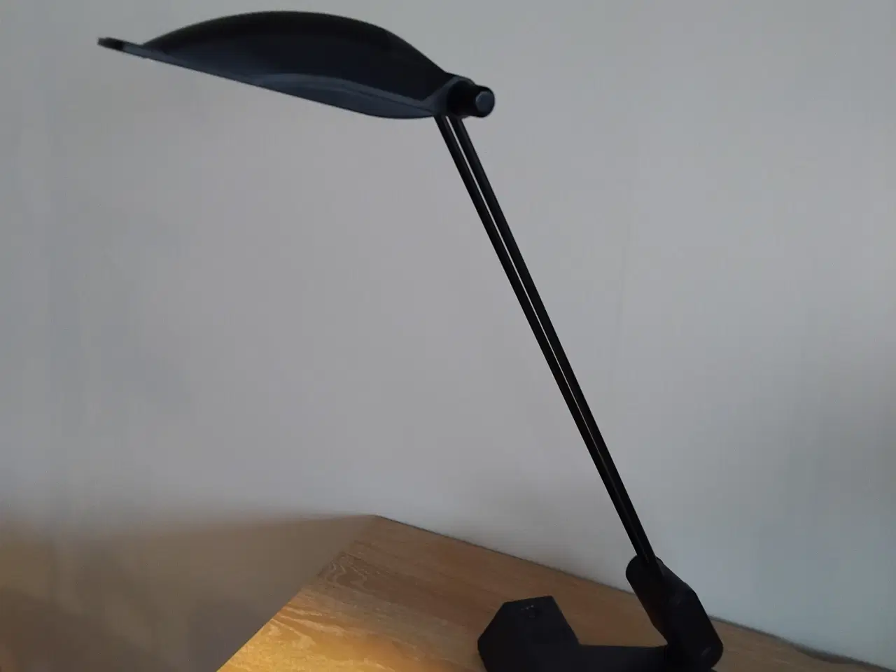 Billede 5 - Bordlampe med to lysstyrker