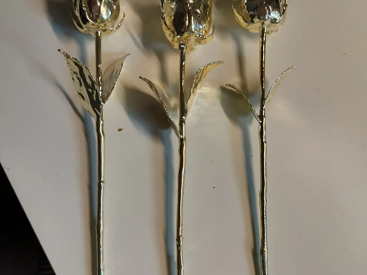 Billede 1 - Fine sølv roser som er forgyldt.