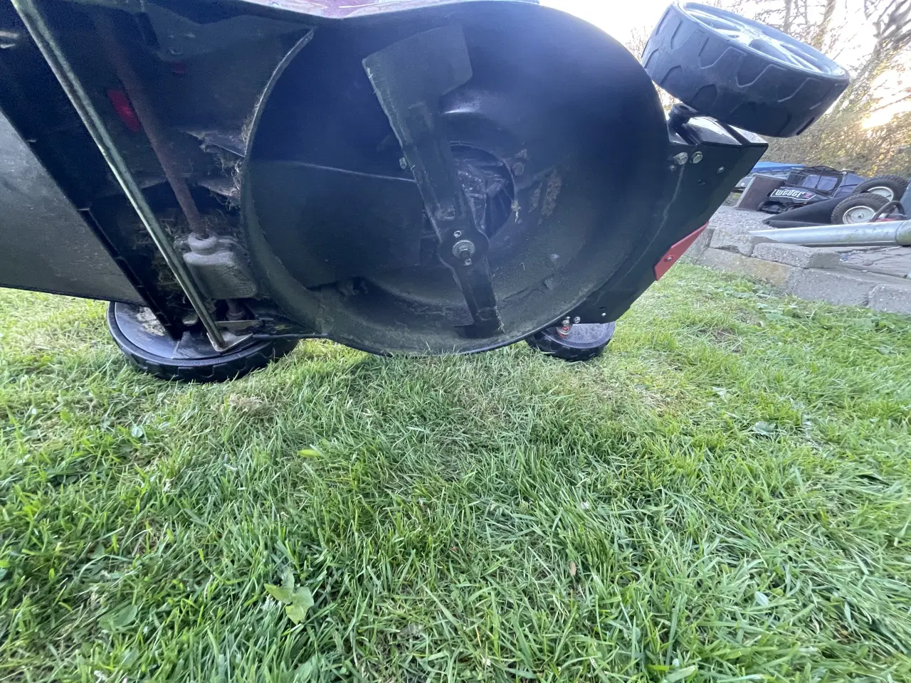 Billede 2 -  plæneklipper, virkelig som ny. Briggs & Stratton 