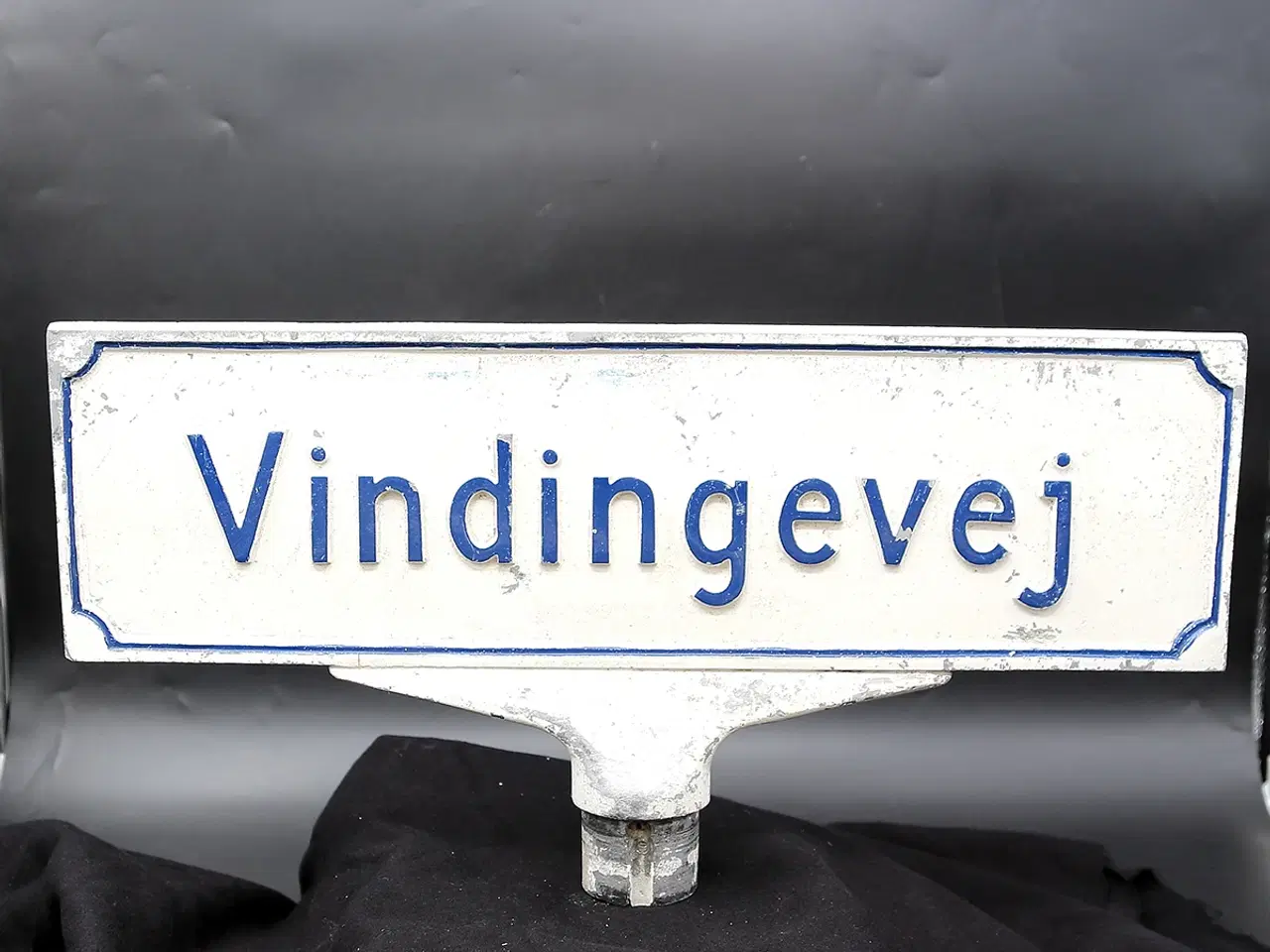 Billede 1 - Vintage dansk vejskilt “Vindingevej” i aluminium