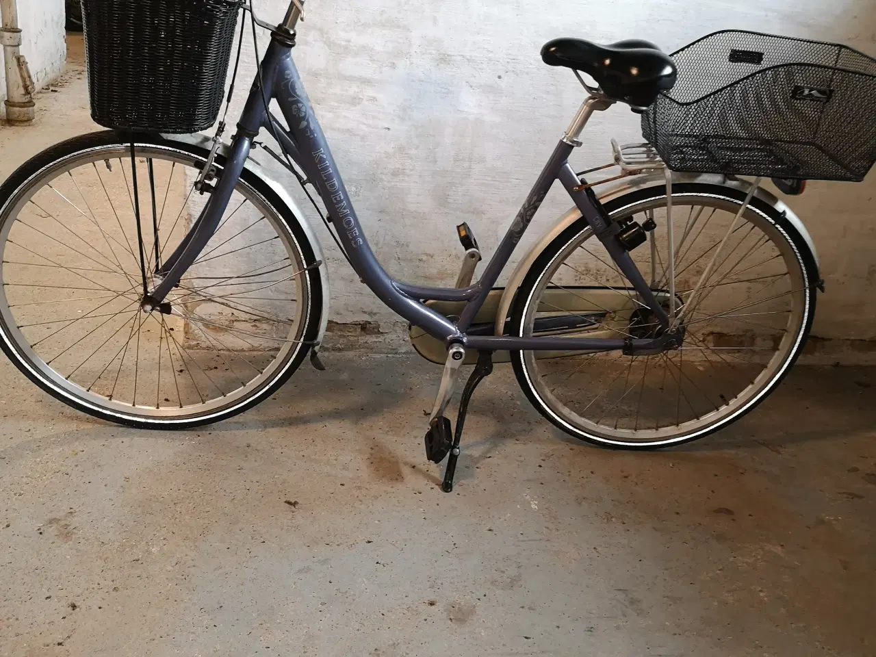 Billede 4 - KILDEMOES 28" 52 cm høj ny dæk, 7 gear, Løs 1 nøgl