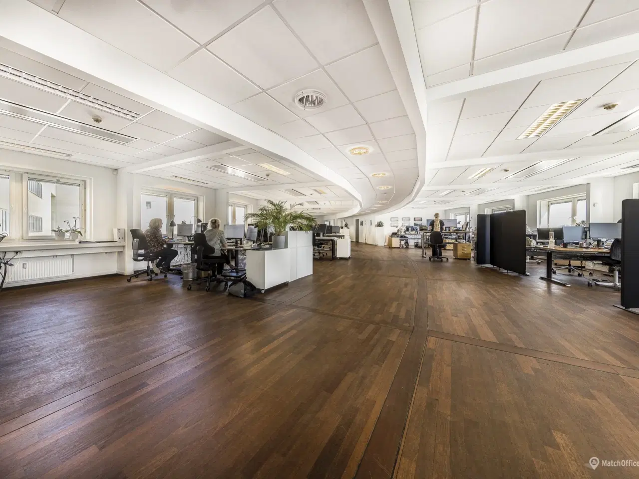 Billede 5 - Prestigefyldte kontorejendom i det eksklusive forretningsområde Tuborg Nord tæt
på Strandvejen og Øresund.