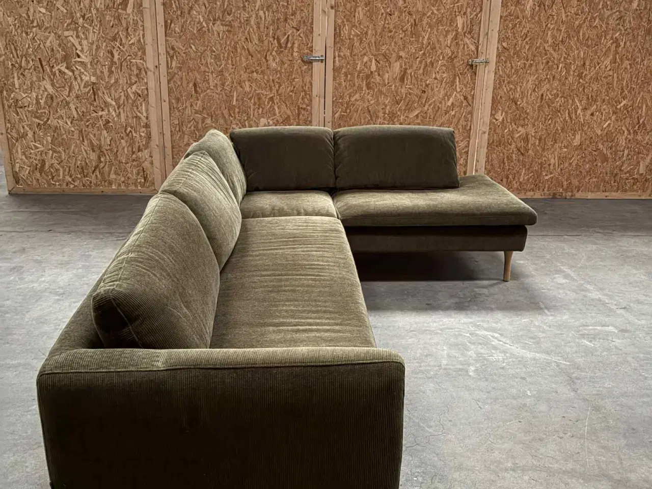 Billede 2 - Farris Lux højrevendt hjørnesofa med pufafslutning