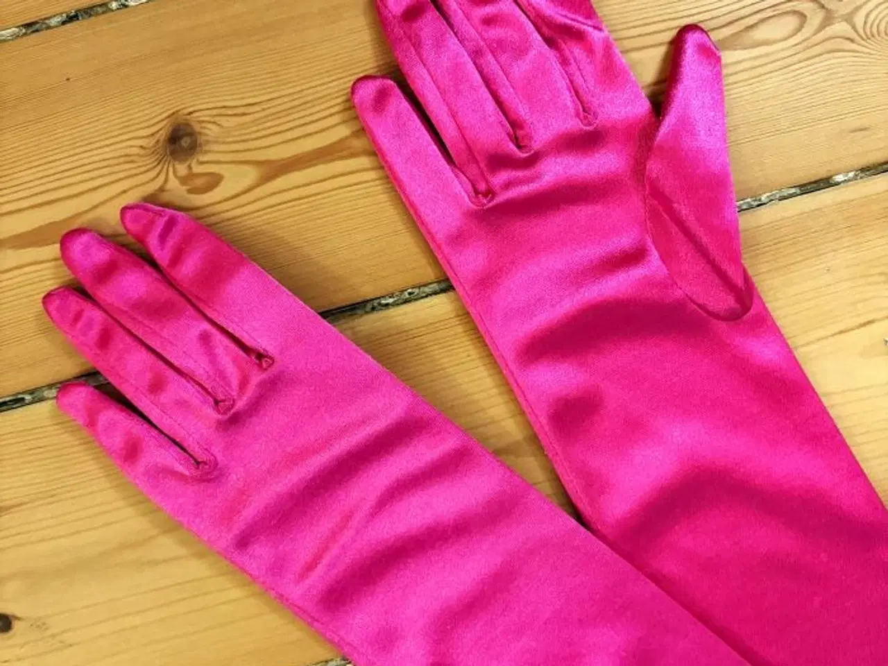 Billede 2 - Helt nye, lange handsker - elegant til fest