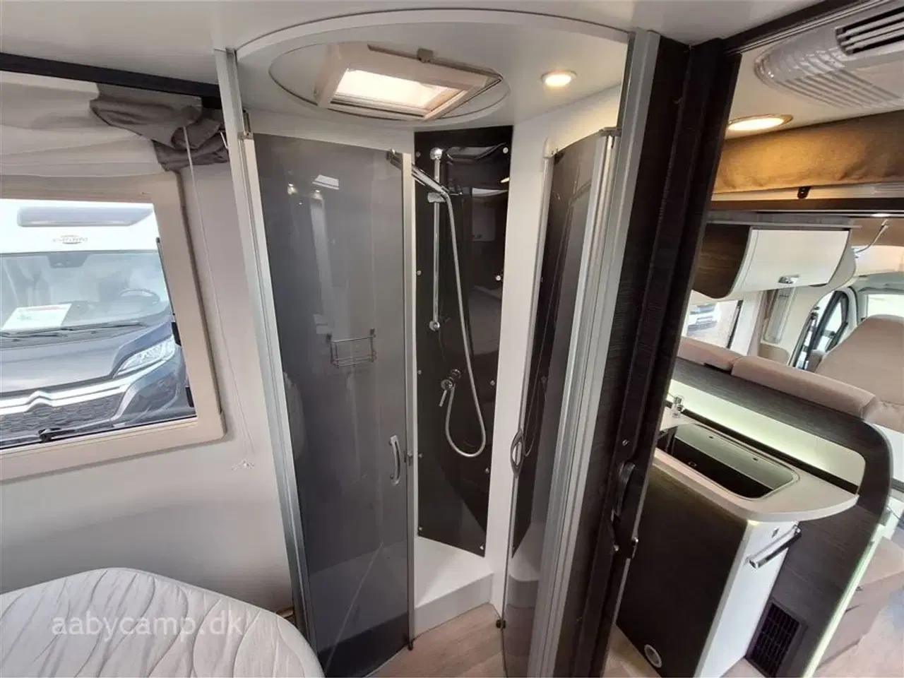 Billede 18 - 2020 - Benimar Mileo 296   QUEENSBED.SOLCELLER.INVERTER.A/C.STØTTEBEN.UDV. GASUDTAG.TV SAMT SOUNDBAR. UNDERVOGNSBEHANDLET. 5 SELEPLADSER