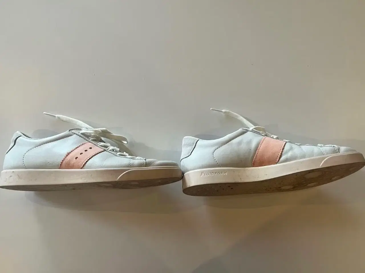 Billede 3 - Hvide og lyserrøde Ecco sneakers