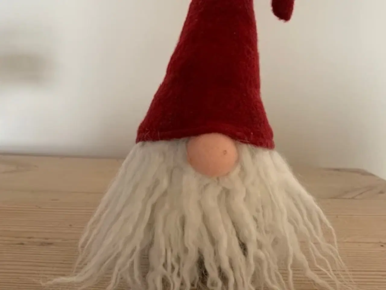 Billede 2 - Nisse med næse og ingen/skjulte øjne