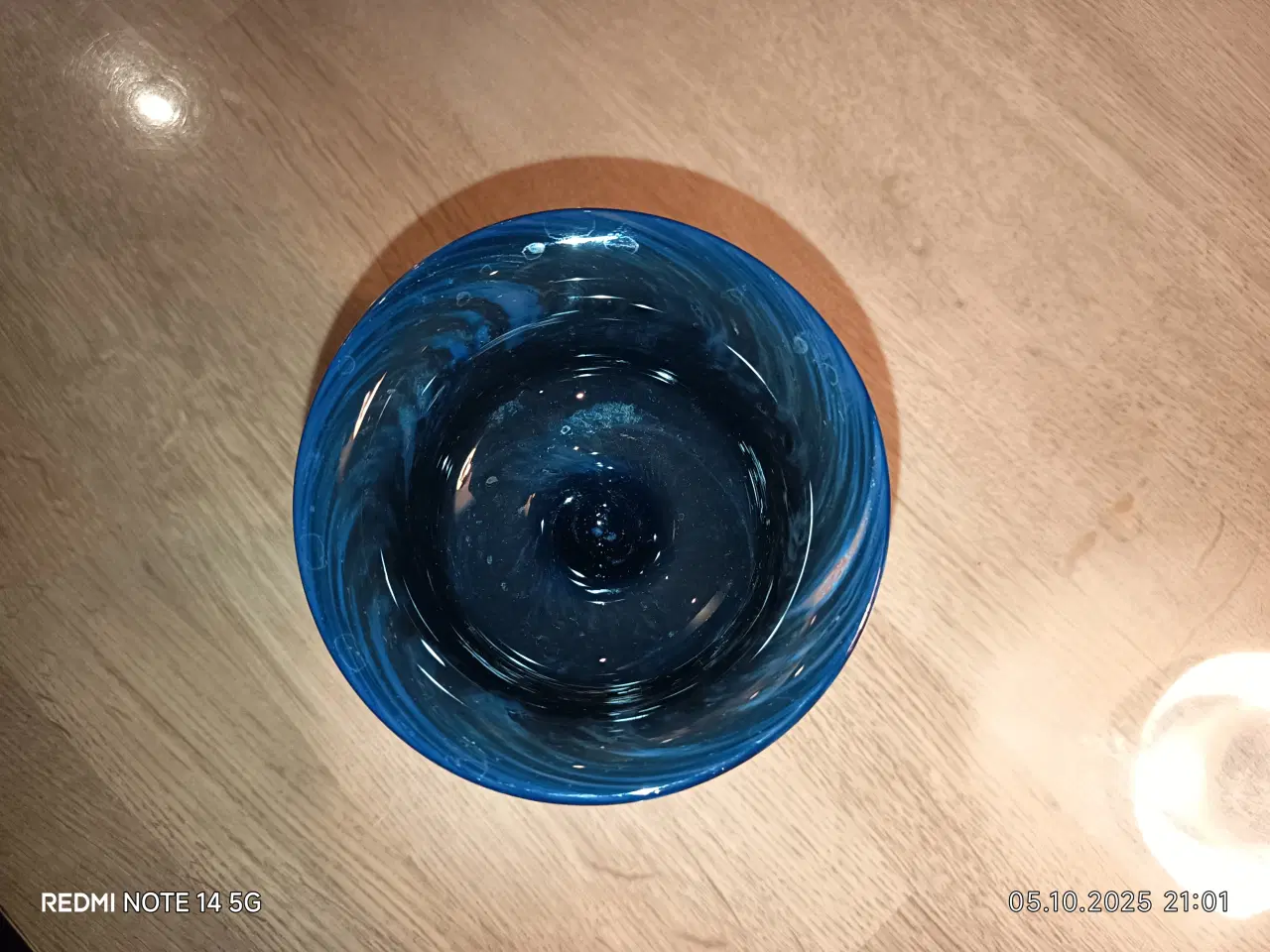 Billede 4 - Bertil Vallien , Kosta Boda skål i blå og sorte to