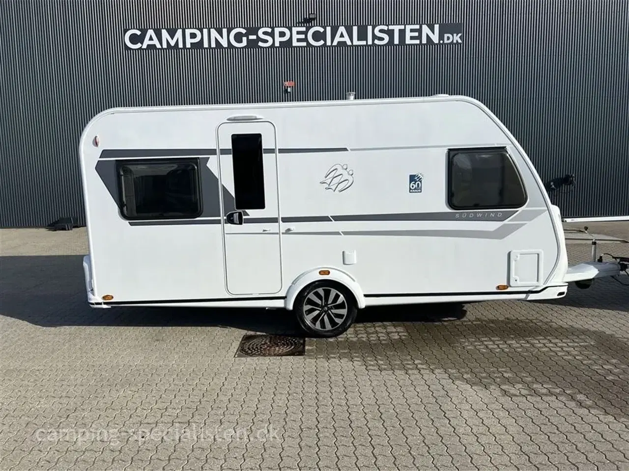 Billede 1 - 2021 - Knaus Südwind 450 FU "60 Years"   2021 Knaus Sudwind  60 Years 450 FU - Se den nu hos Camping-Specialisten i Silkeborg