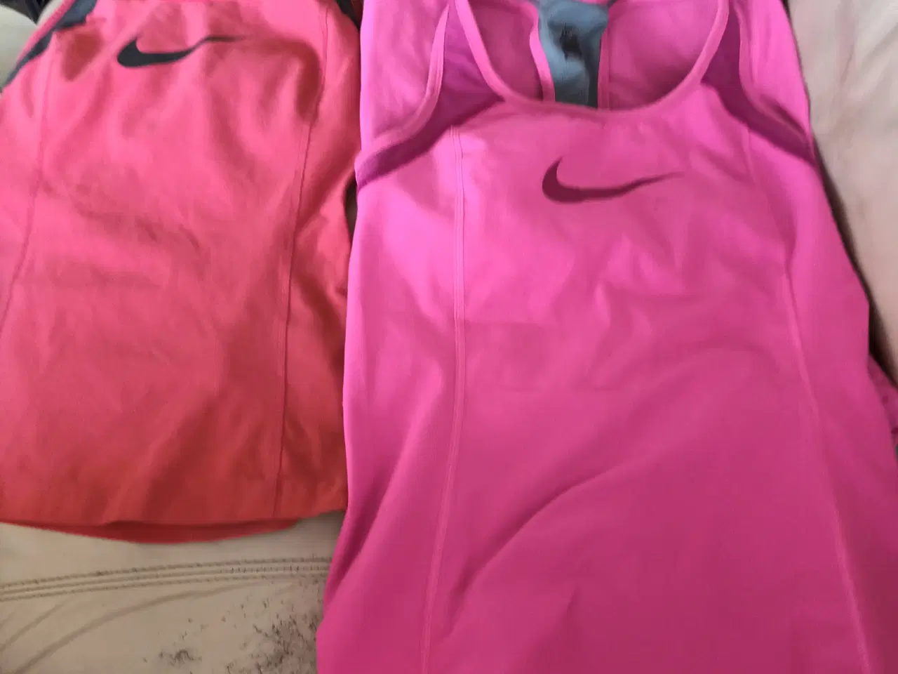 Billede 1 - 3 FLOTTE NIKE FITNESS BLUSER/ TOPPE STR M