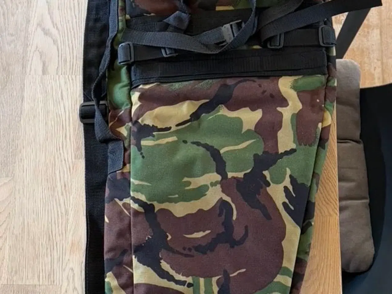 Billede 1 - Riffelfoderal med “rygsæk-stropper”