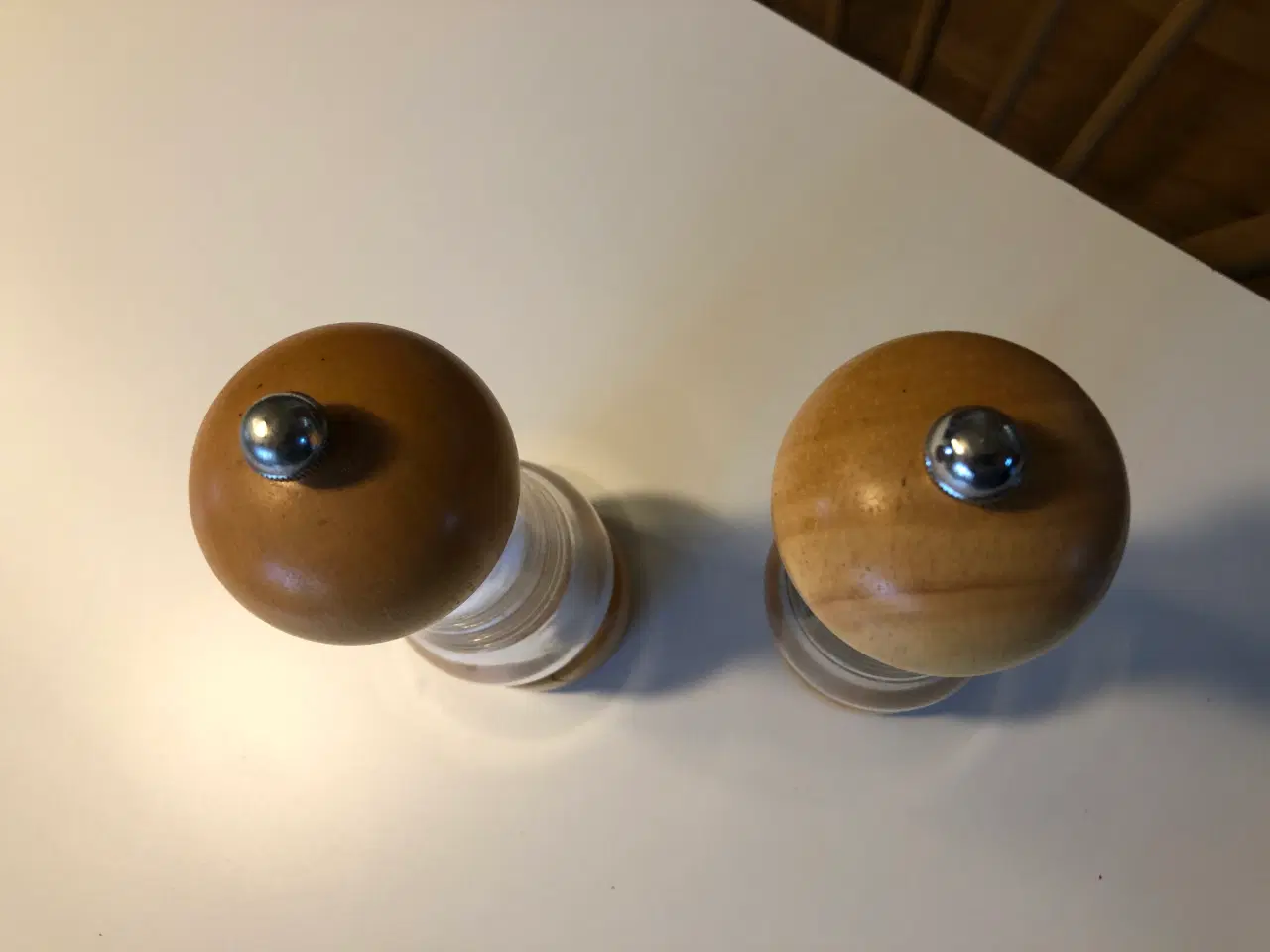 Billede 4 - Salt og Pebersæt i lyst træ og acryl