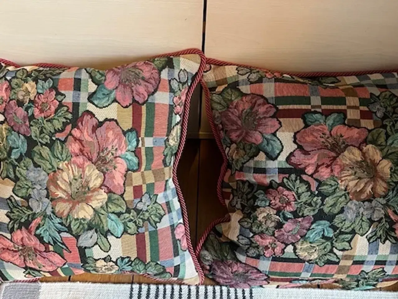 Billede 4 - 2 smukke Gobelin-puder med blomstermotiv