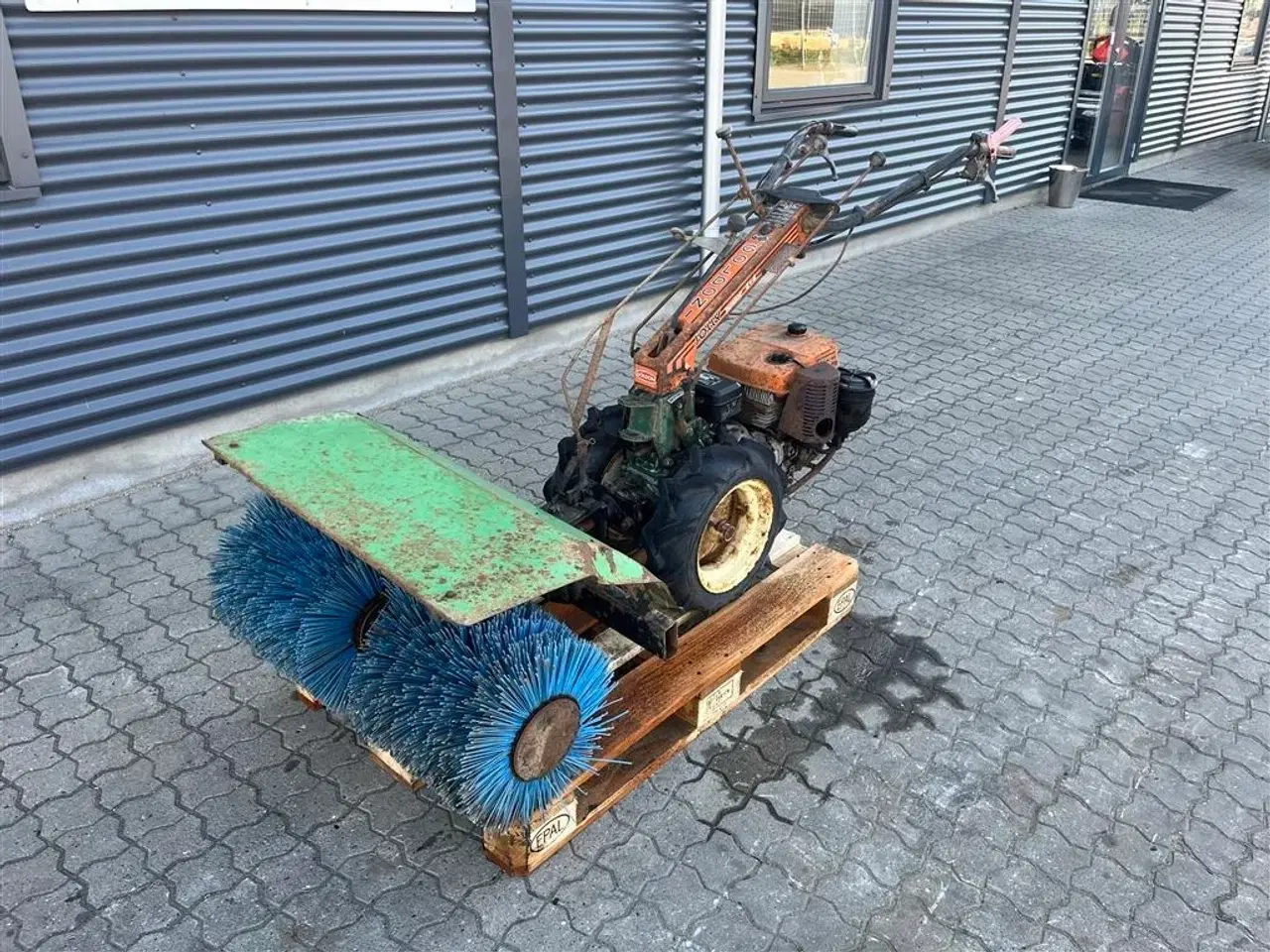 Billede 7 - Goldoni J451 tohjulet traktor med kost