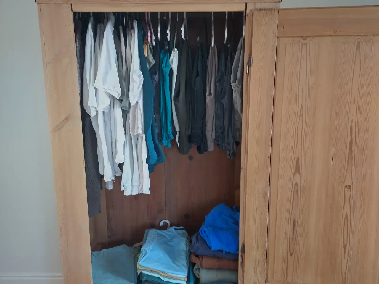 Billede 2 - Karlekammerskab - over 100 år.