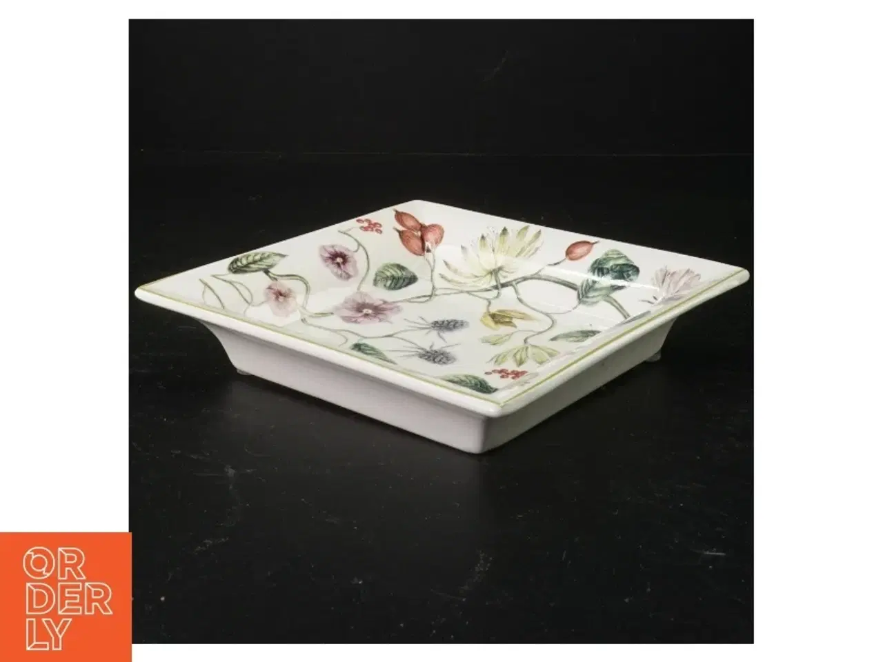 Billede 3 - Porcelænsfad eller askebærger med blomstermotiv fra Zara Home (str. 18 x 18 cm)