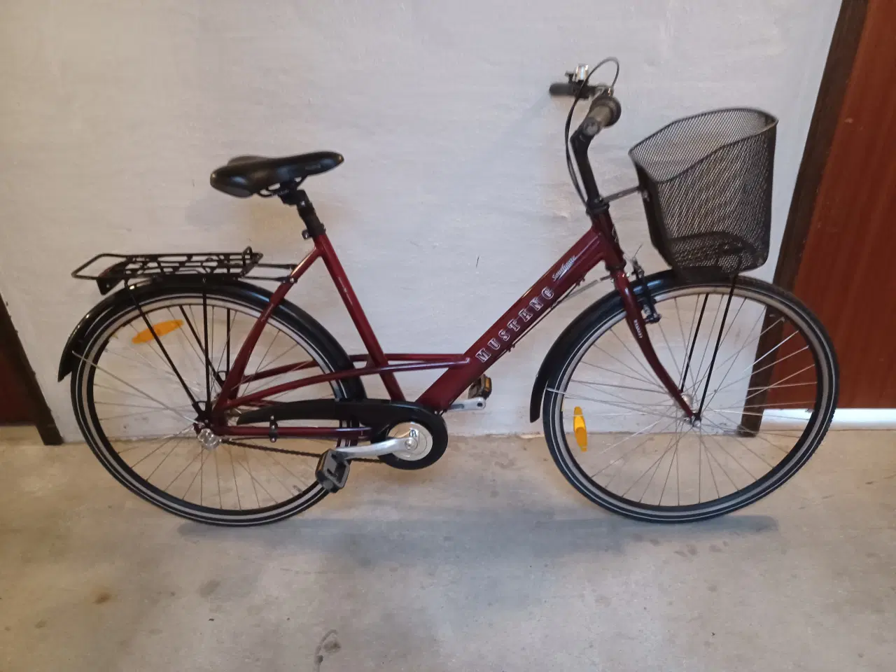 Billede 1 - En velholdt mustang damecykel 