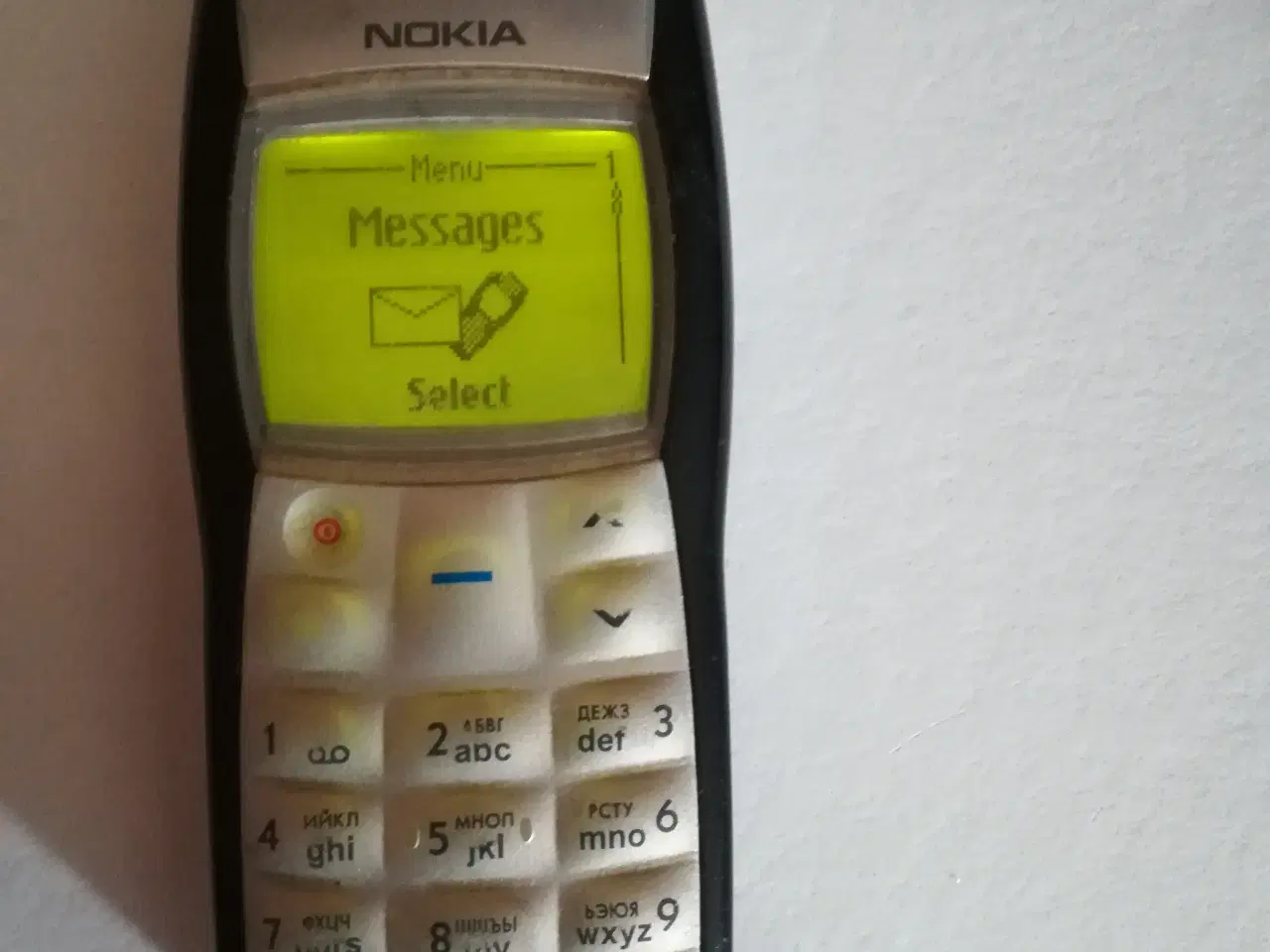 Billede 3 - Nokia 1100 - Language menu: English and Cyrillic 