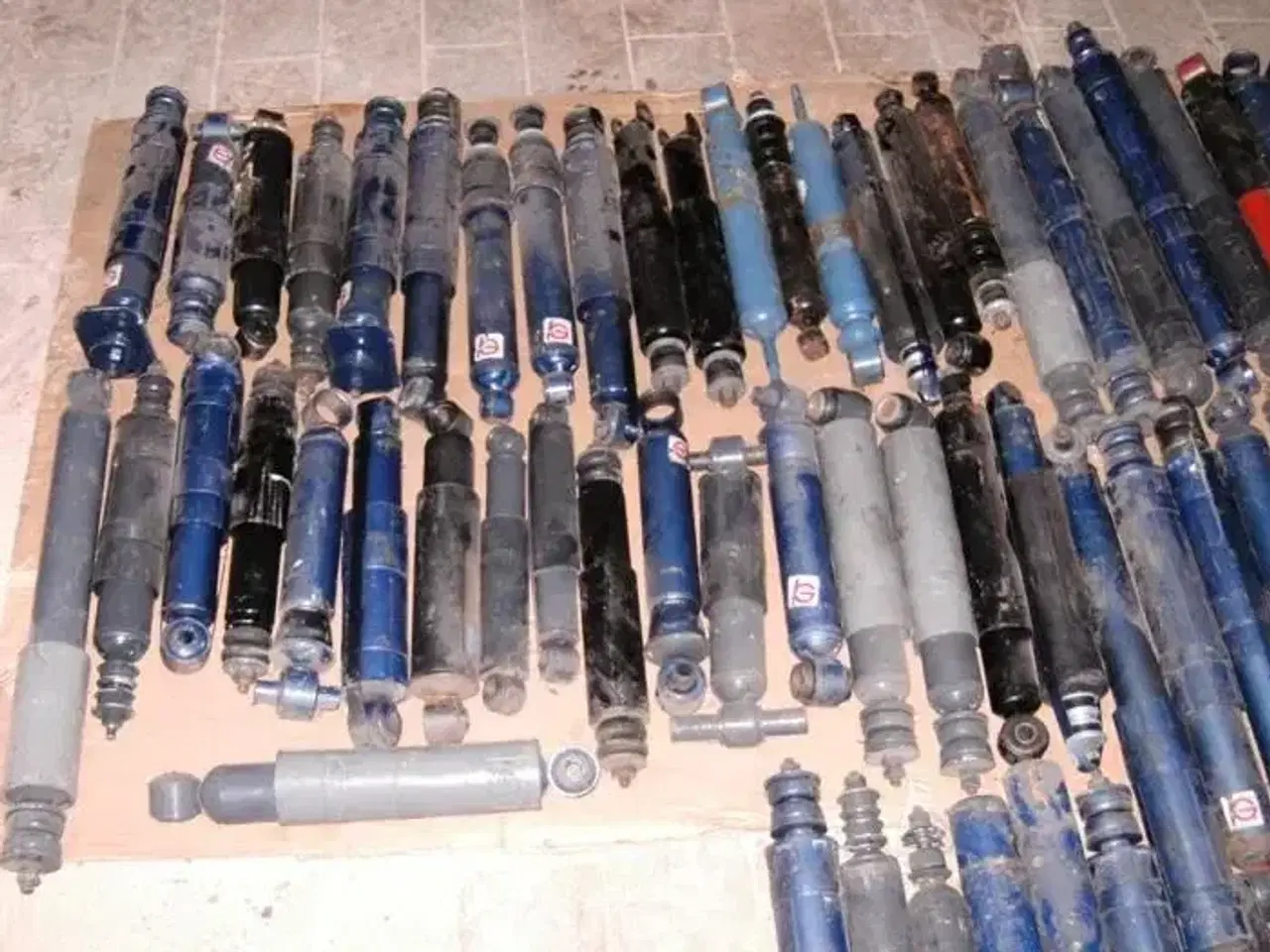 Billede 3 - 60 stk. nye Støddæmper til videresalg.