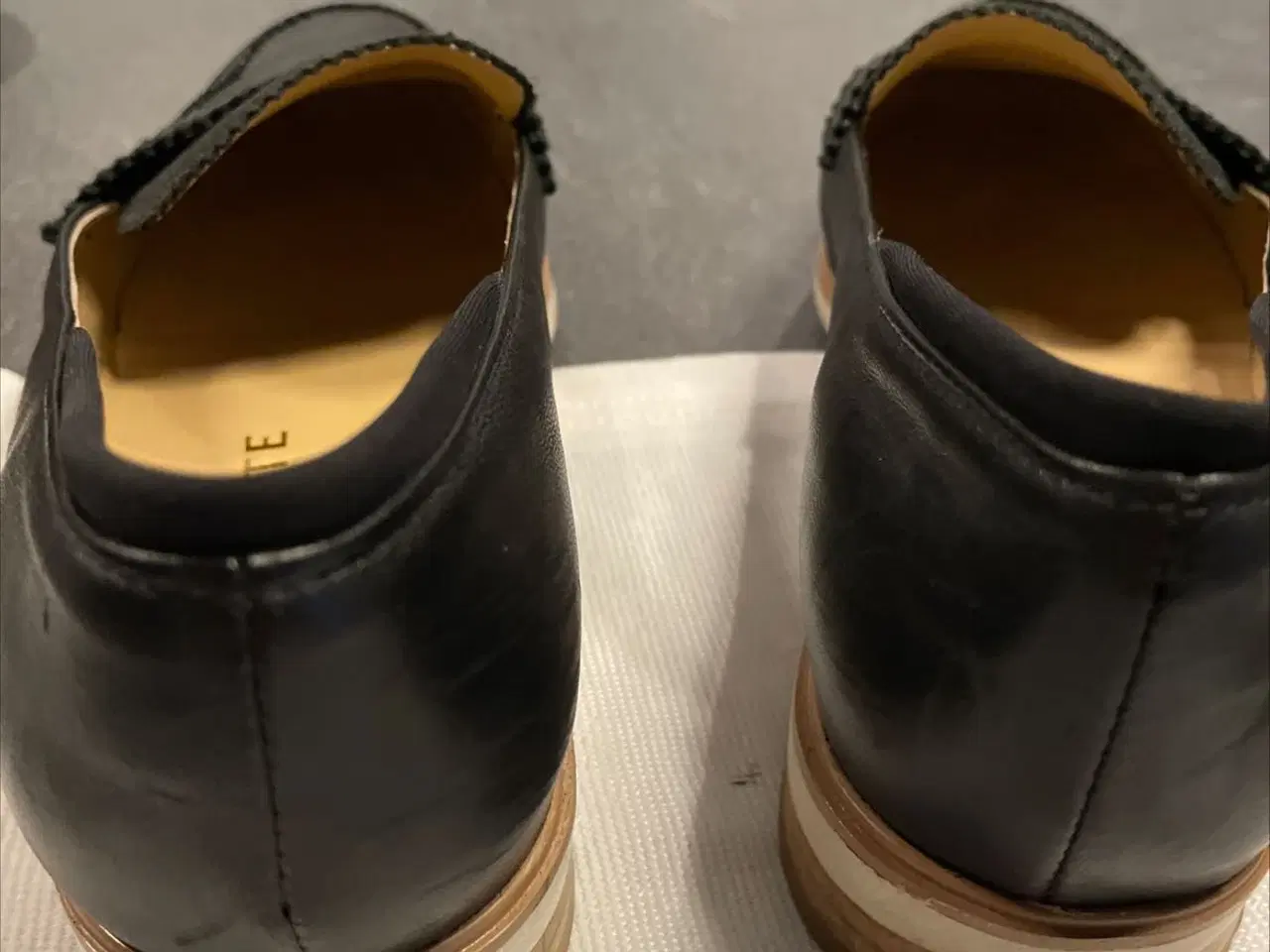 Billede 2 - Brunate college sko str 37 sælges