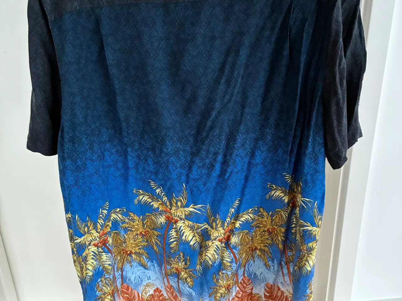 Billede 2 - Hawaiiskjorte i blå nuancer