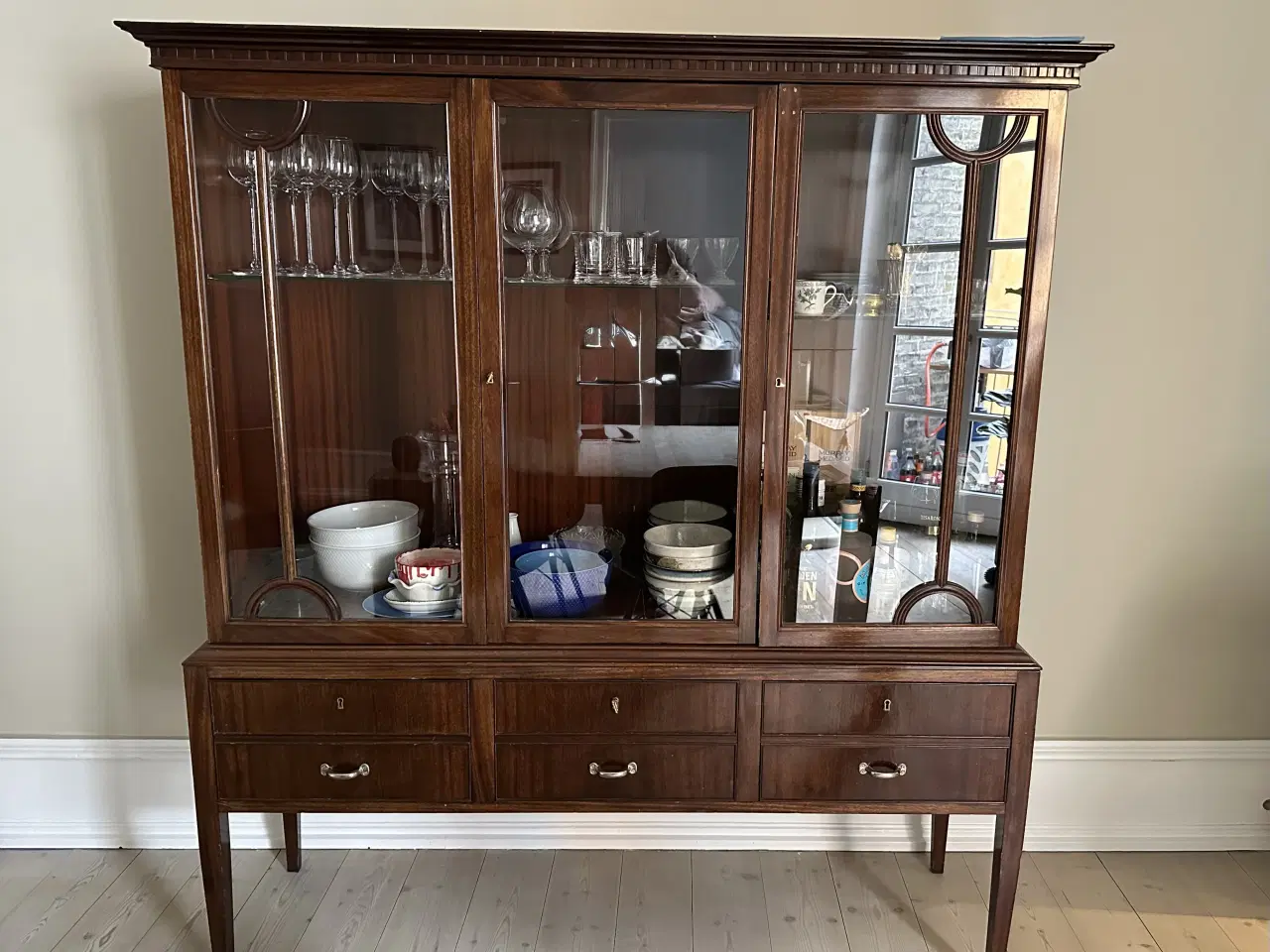 Billede 1 - Snedkerlavet vitrine