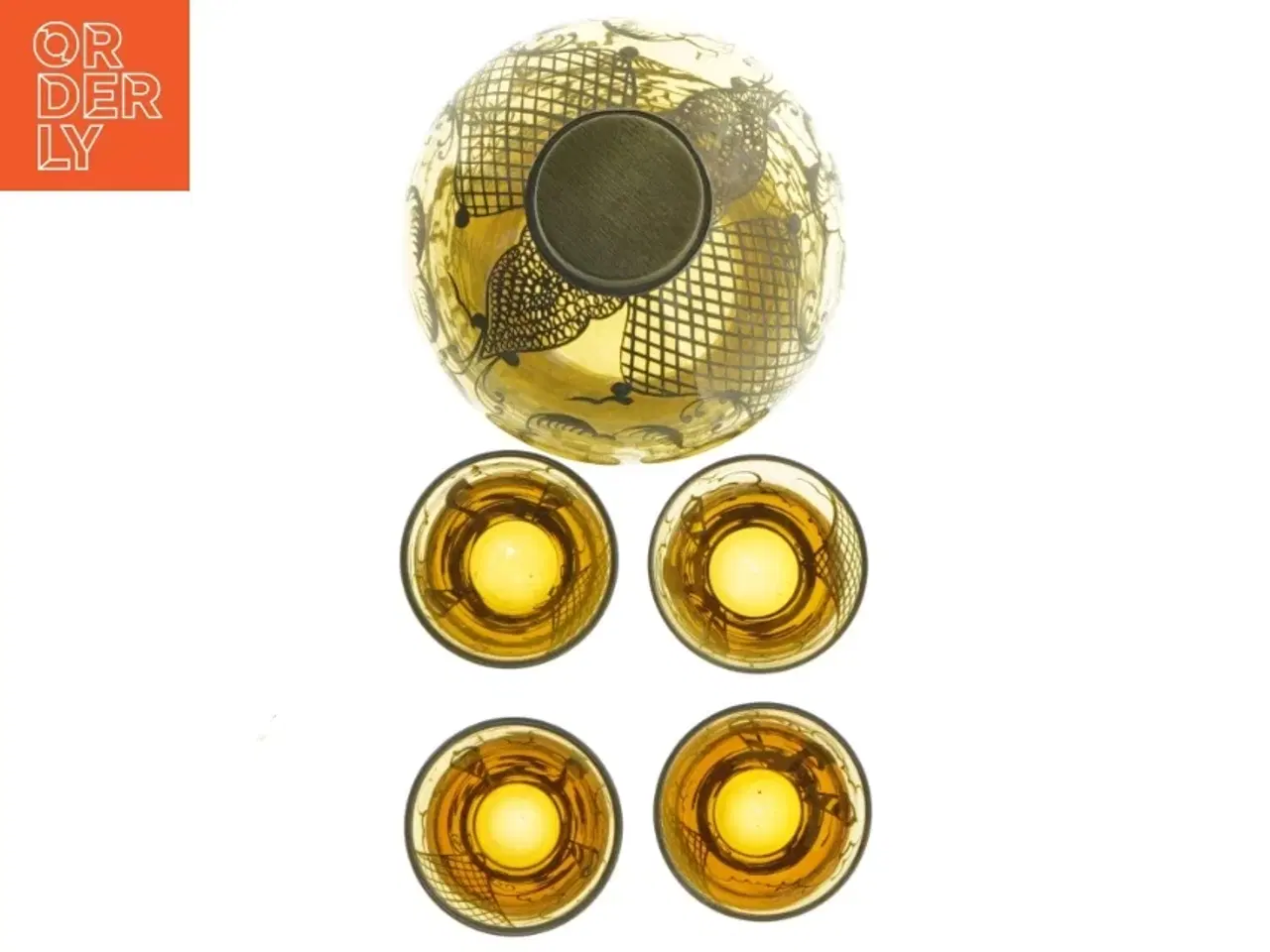 Billede 3 - Antik Sølvdekoreret Karaffel i ravfarvet glas med 4 drikkeglas (str. 18 cm)