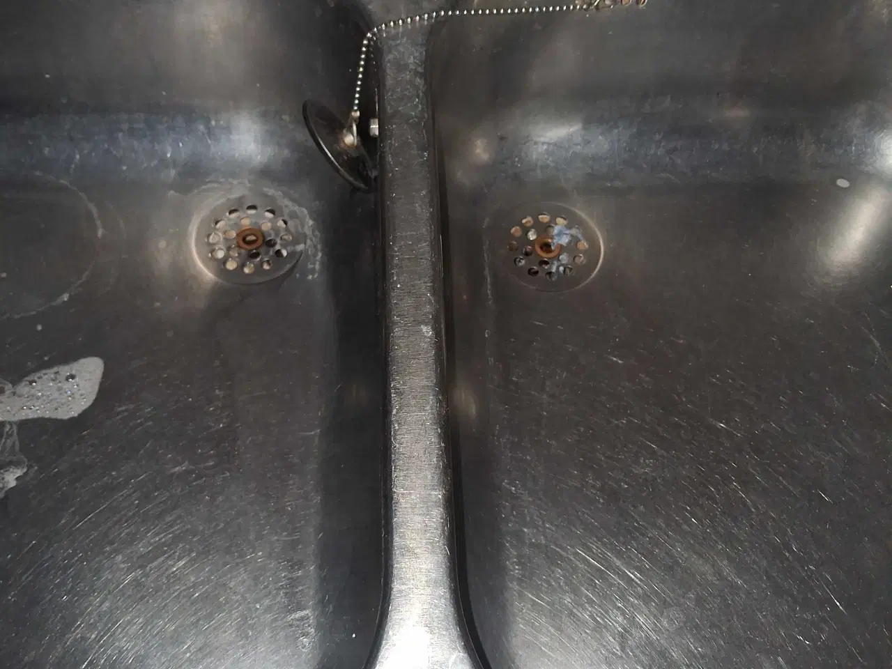 Billede 2 - Debbel stålvask med to afløb