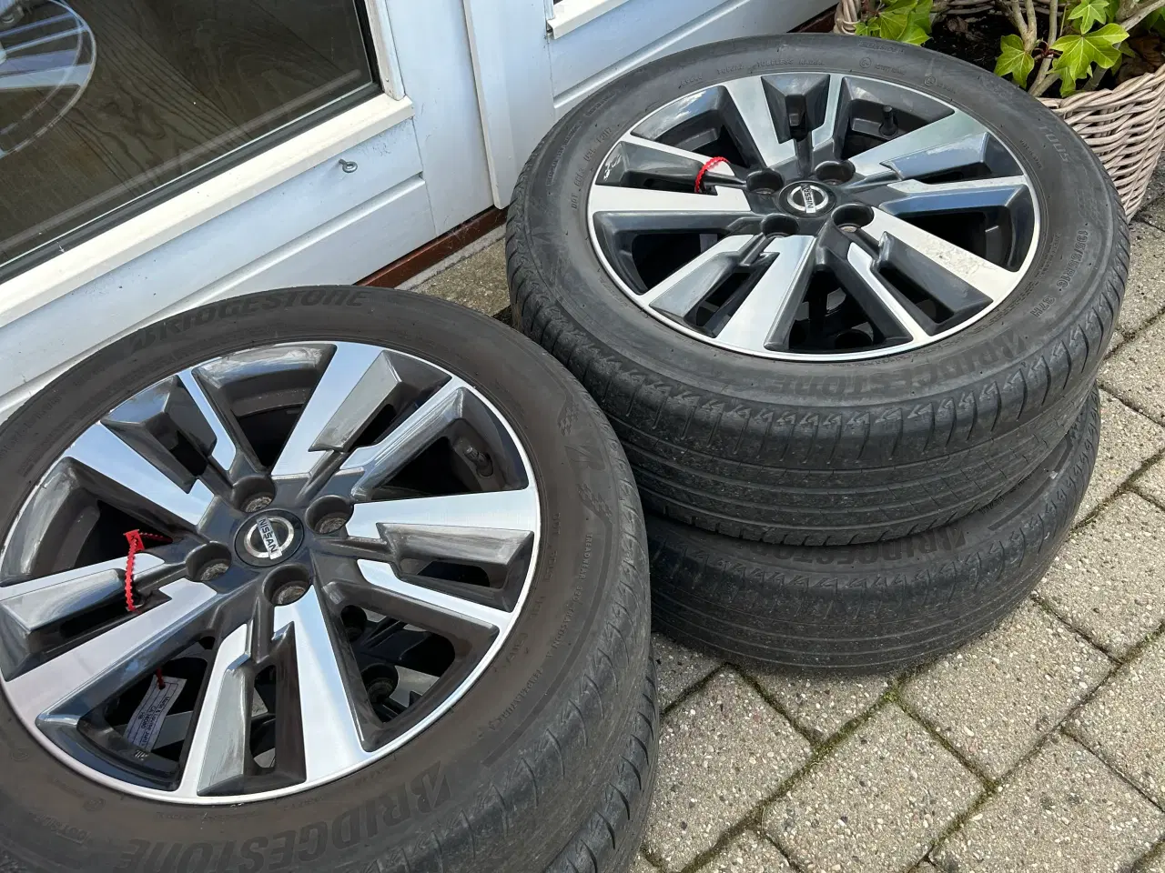 Billede 1 - Originale Nissan fælge med sommerdæk