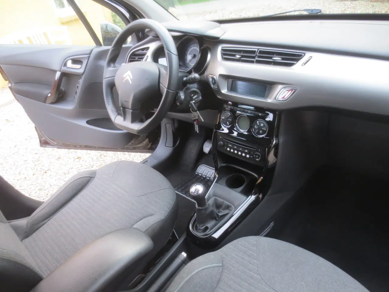 Billede 18 - Citroen C 3 1.2 i 82 Hk År 2016. Nysynet.