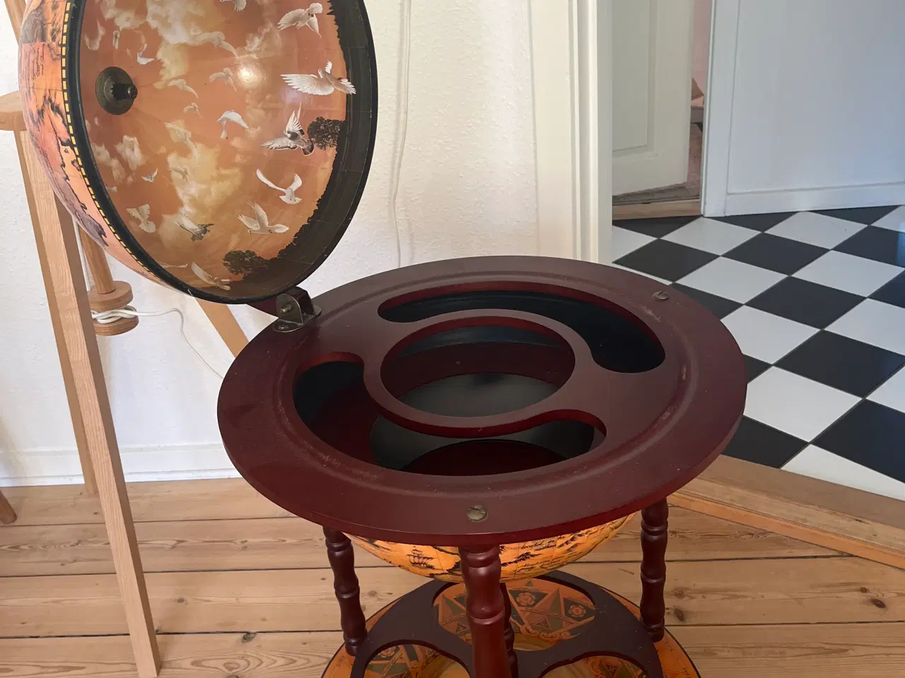 Billede 2 - Globus barskab