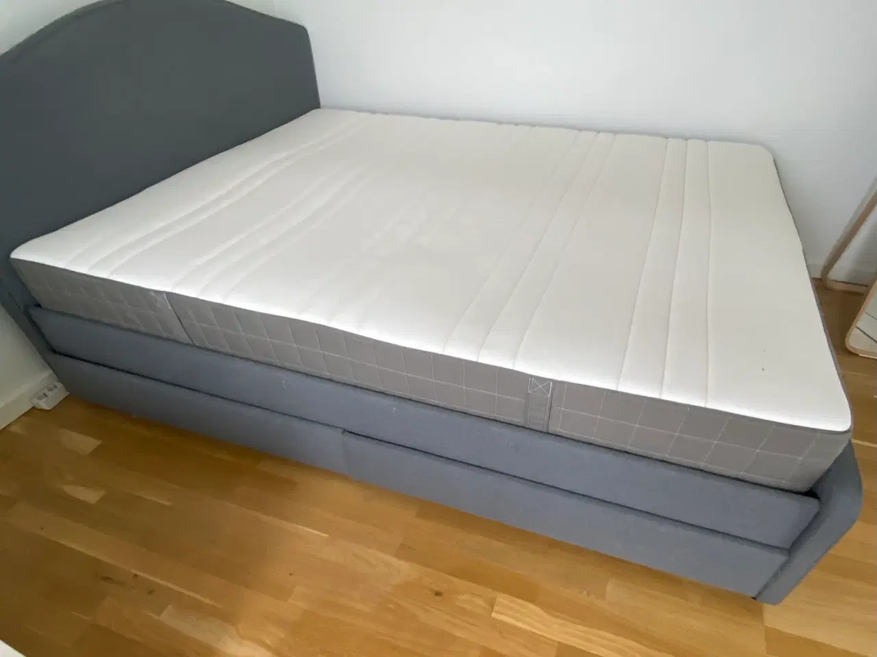 Billede 3 - Flot IKEA seng og madras 140 c 200 cm