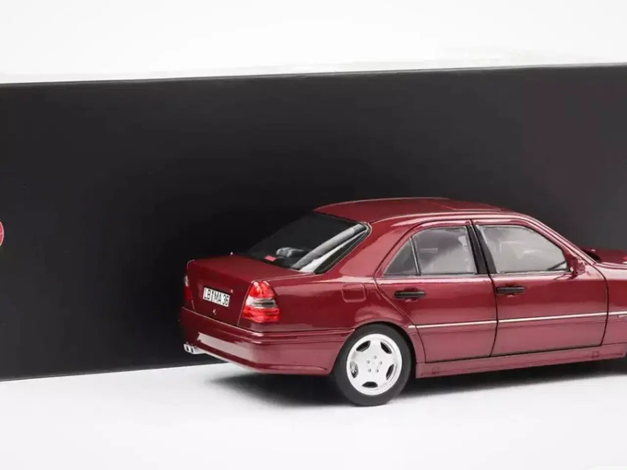 Billede 11 - 1:18 Mercedes C36 W202