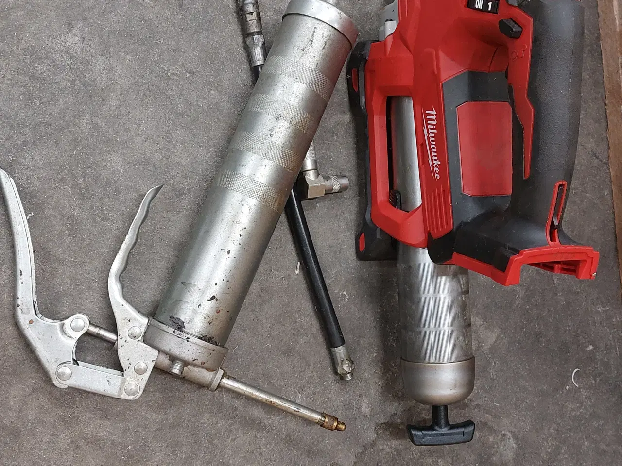 Billede 1 - Milwaukee batteridreven fedt tryksmørre 