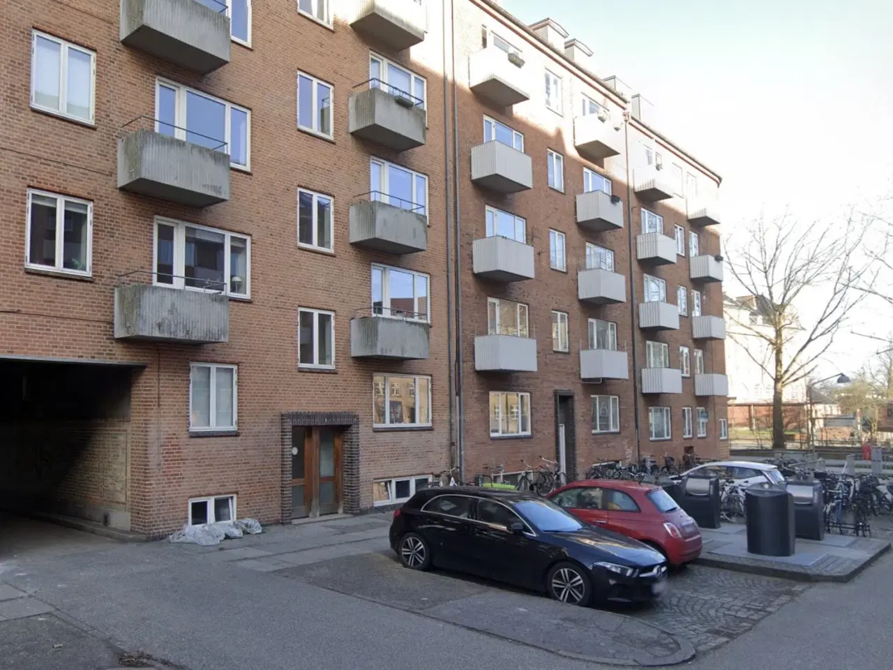 Billede 1 - Parkering til leje på Haderslevgade 4 i Aarhus C.