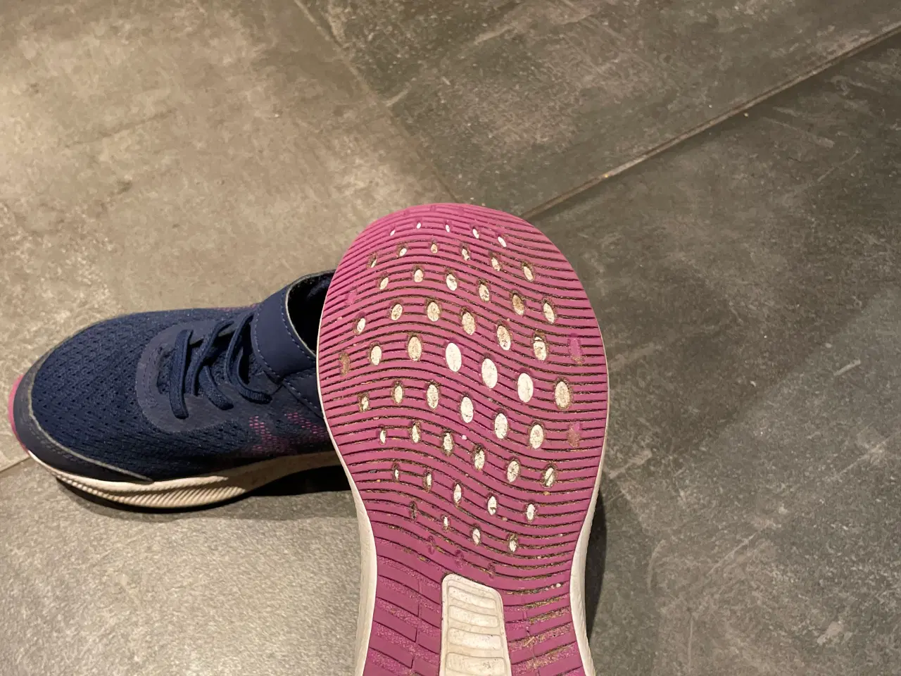 Billede 2 - Løbesko str. 33