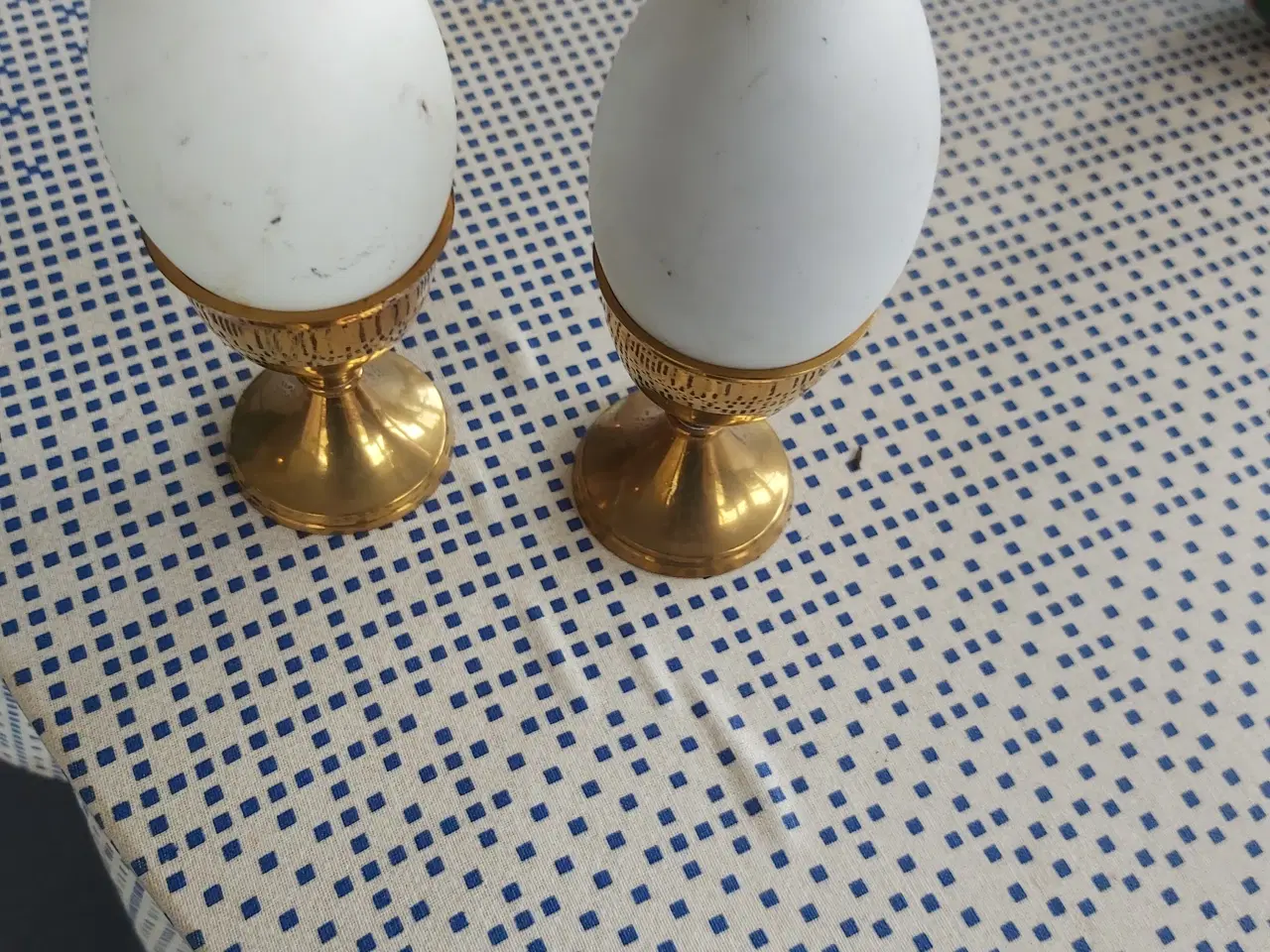 Billede 2 - 2 messing æggebægre med æg, ikke plstik