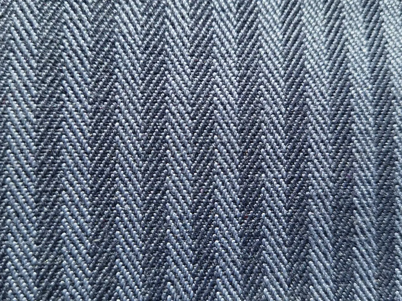 Billede 2 - Nyt stof til Mercedes