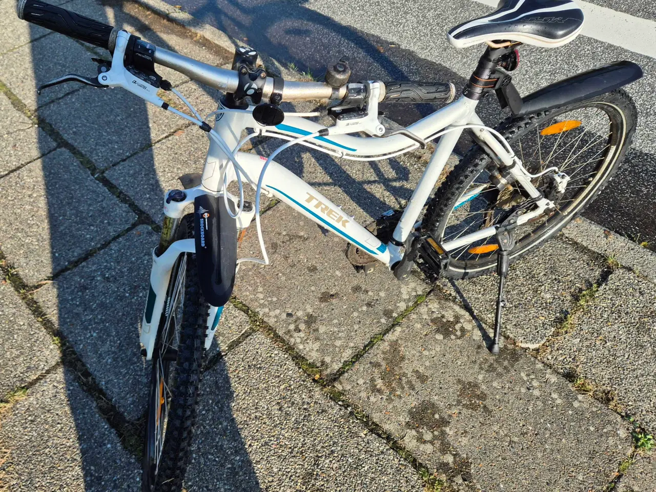 Billede 2 - Super flot og velholdt Trek mountainbike i farven 