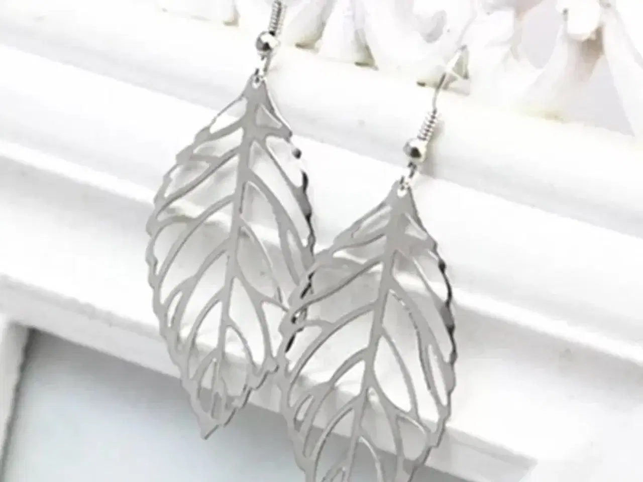 Billede 1 - Smukke sølv øreringe med blad vedhæng 