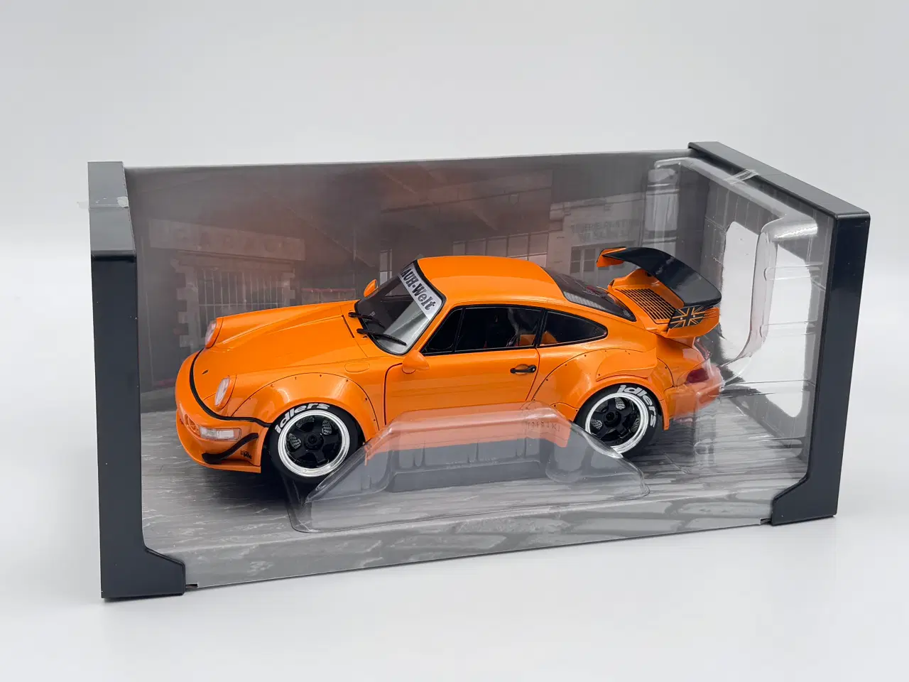 Billede 11 - 1991 / 2016 Porsche 911 RWB HIBIKI Design - 1:18