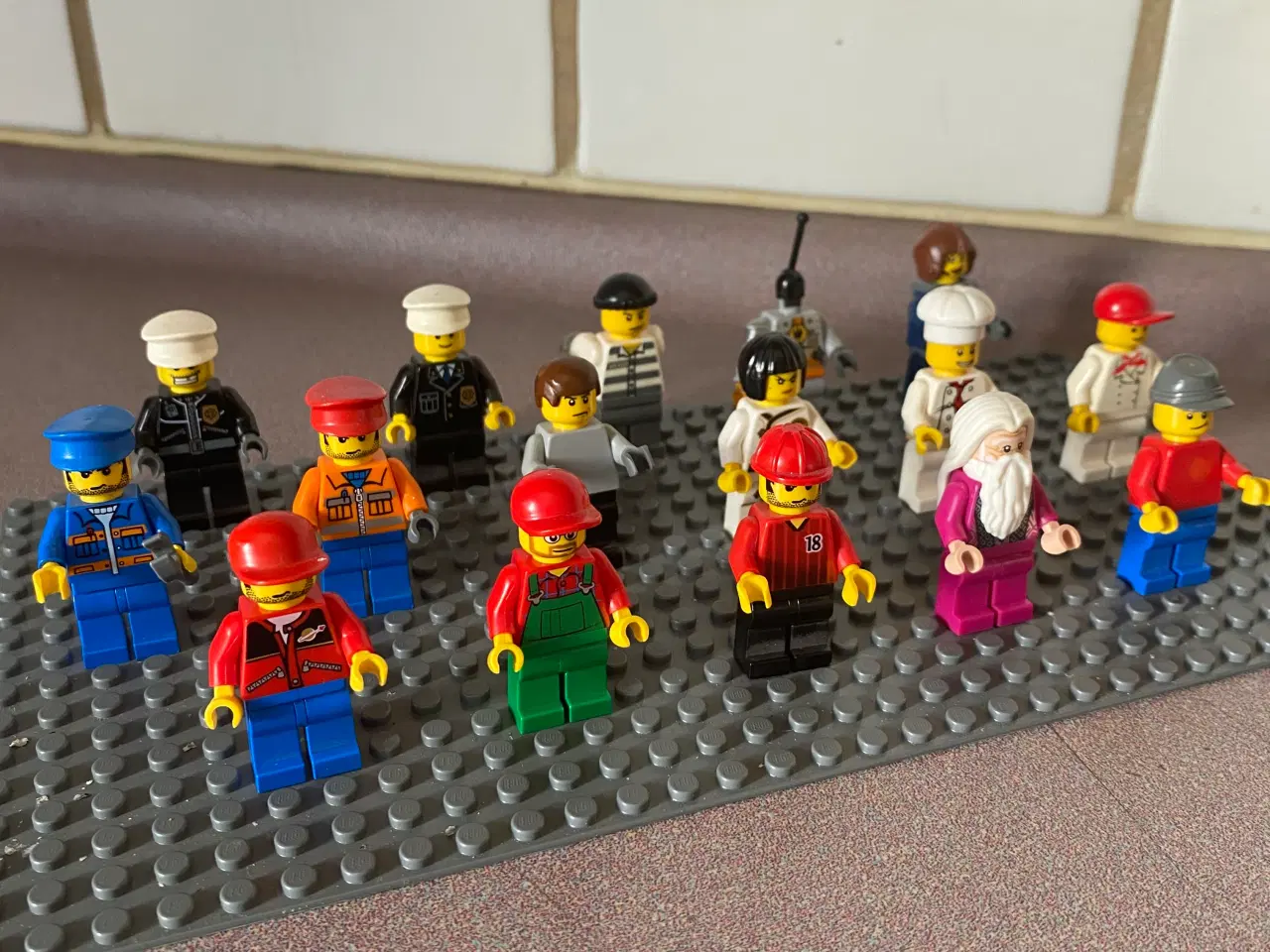 Billede 4 - Blandet Lego figurer i rigtig god stand. 