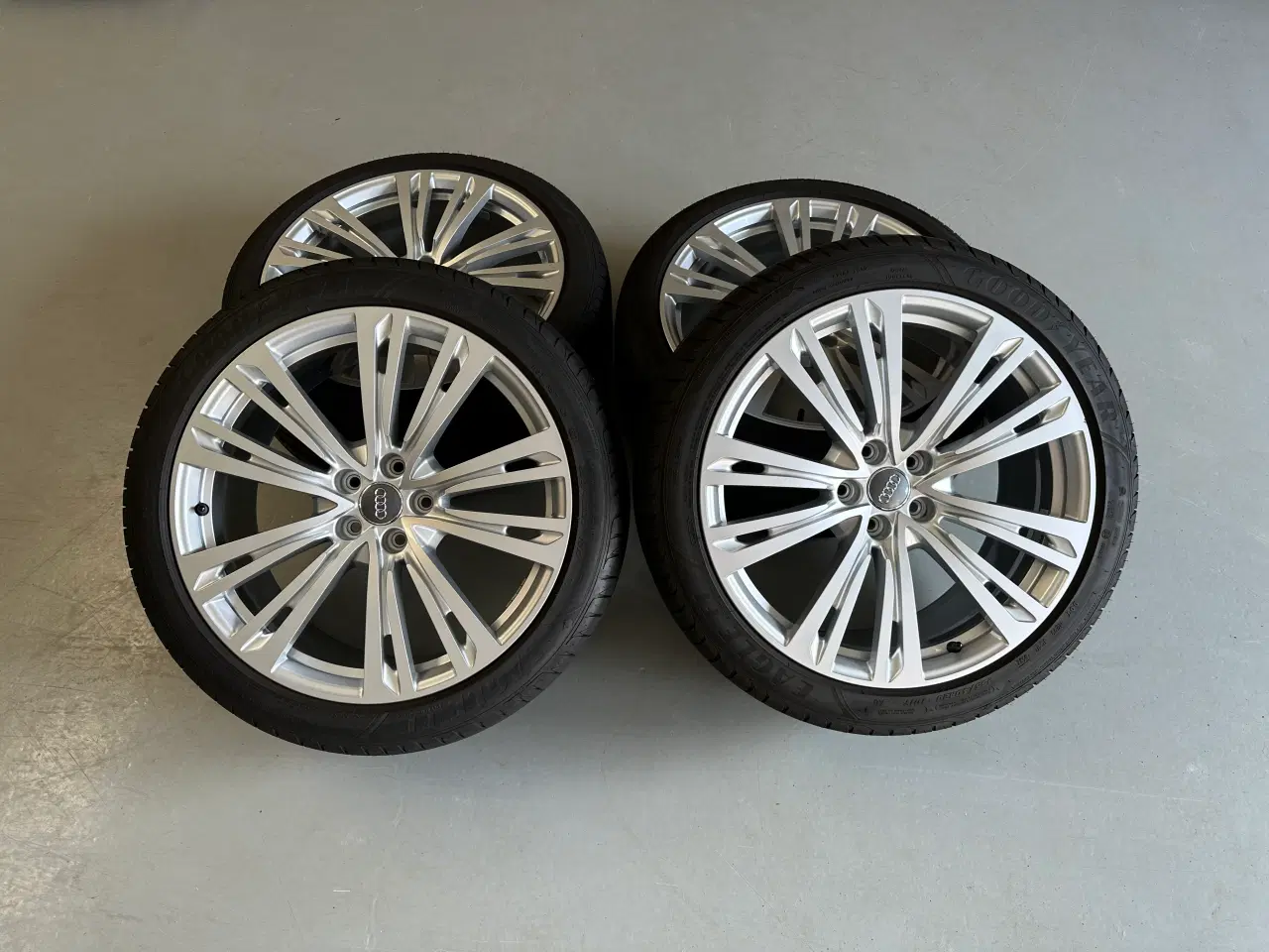 Billede 1 - 20” Original Audi A6/A8 Årgang 22 Fælge M. Dæk